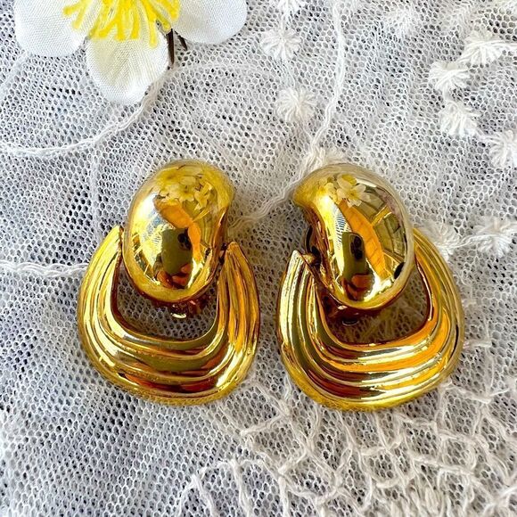 Vintage Gold Tone Comfort Clip Doorknocker Earrings - Picture 1 of 8